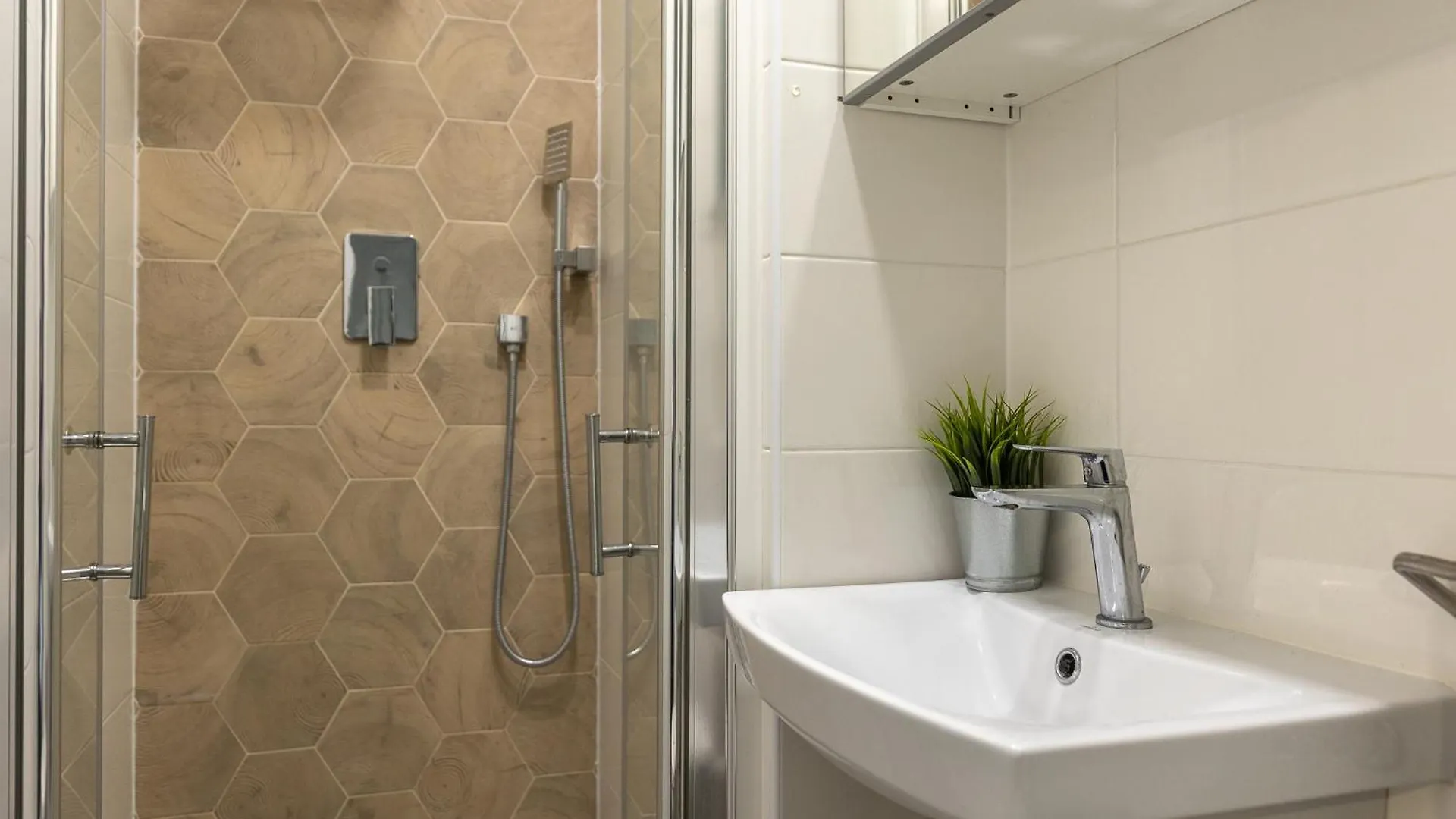 Eighth Wonder Apartment Budapest 0*,  Hungary