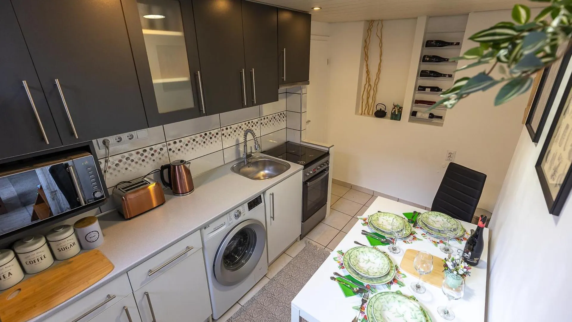 Eighth Wonder Apartment Budapest 0*,